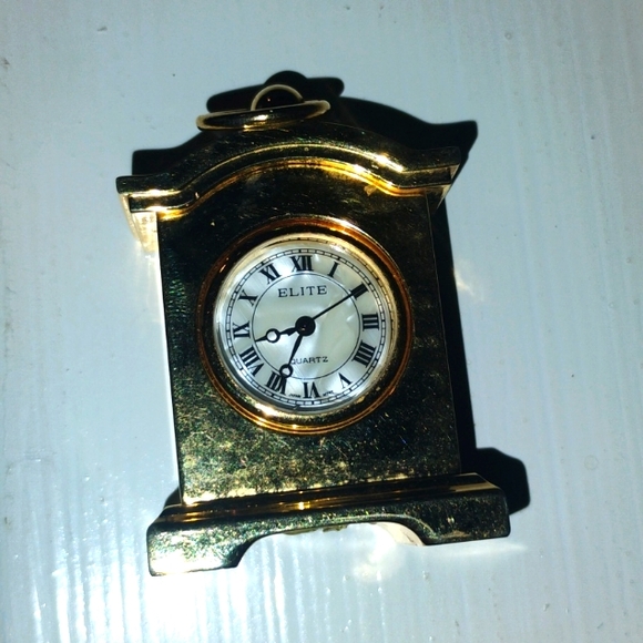 🤩Charming!/Goldentone small stand Clock💖 - Picture 2 of 8